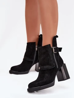 Kozačky z přírodního semiše na podpatku s přezkou model 21710345 Černé - VINCEZA