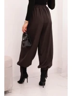Dámske nohavice so širokými nohavicami a viazaním v spodnej časti hnedej farby Dámske nohavice so širokými nohavicami a viazaním v spodnej časti hnedej farby