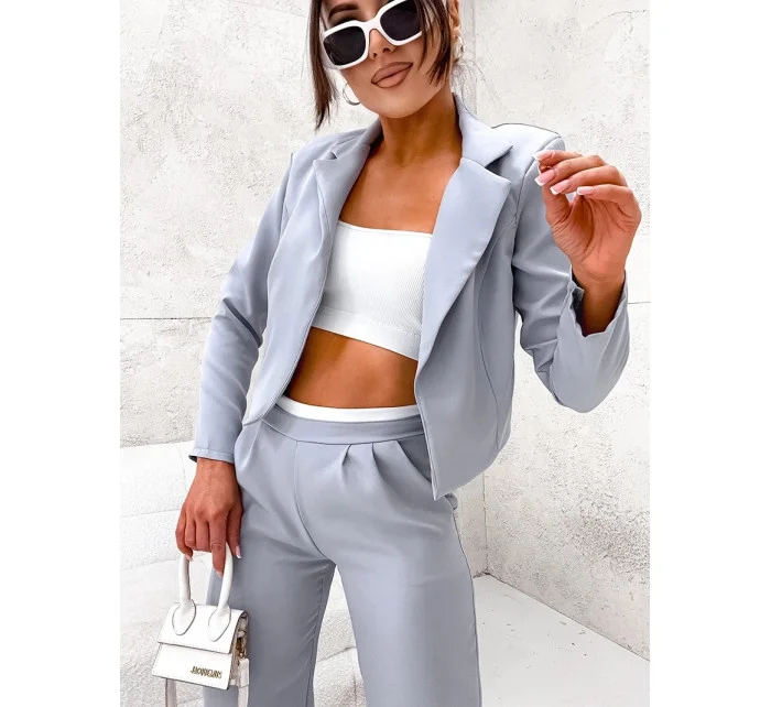 Šedá dámska súprava - krátke sako a široké nohavice (8263) Šedá dámska súprava - krátke sako a široké nohavice (8263)