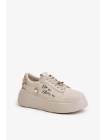 Dámske kožené tenisky s platformou a odznakom Vinceza Badge Beige Dámske kožené tenisky s platformou a odznakom Vinceza Badge Beige