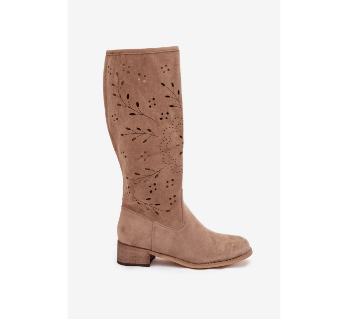 Ažurové dámské kozačky na klínu béžové Helinna Ažurové dámské kozačky na klínu béžové Helinna