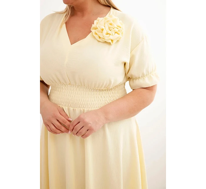 Dámské šaty Plus Size s výstřihem do V a nařaseným pasem žlutá