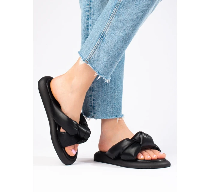 Zajímavé dámské nazouváky černé bez podpatku Zajímavé dámské nazouváky černé bez podpatku