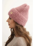 Dámská zimní čepice z huňaté pleteniny a s model 21441822 knoflíkem tmavě růžová - K-Fashion