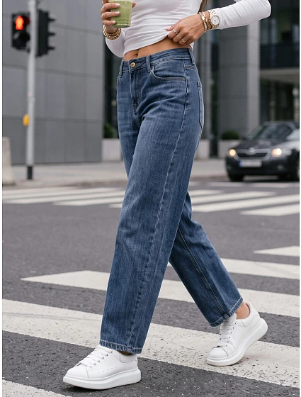 Jeansy damskie fit niebieskie model 22324256 - FashionStreet Jeansy damskie fit niebieskie model 22324256 - FashionStreet