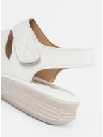 Pohodlné bílé sandály dámské bez podpatku Pohodlné bílé sandály dámské bez podpatku