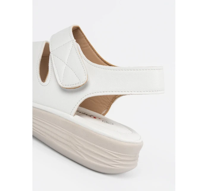 Pohodlné bílé sandály dámské bez podpatku Pohodlné bílé sandály dámské bez podpatku