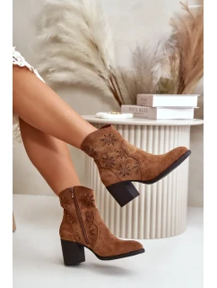 Členková obuv s čipkovaným zvrškom na podpätku, vyrobená z eko semišu, hnedá Nevishiia