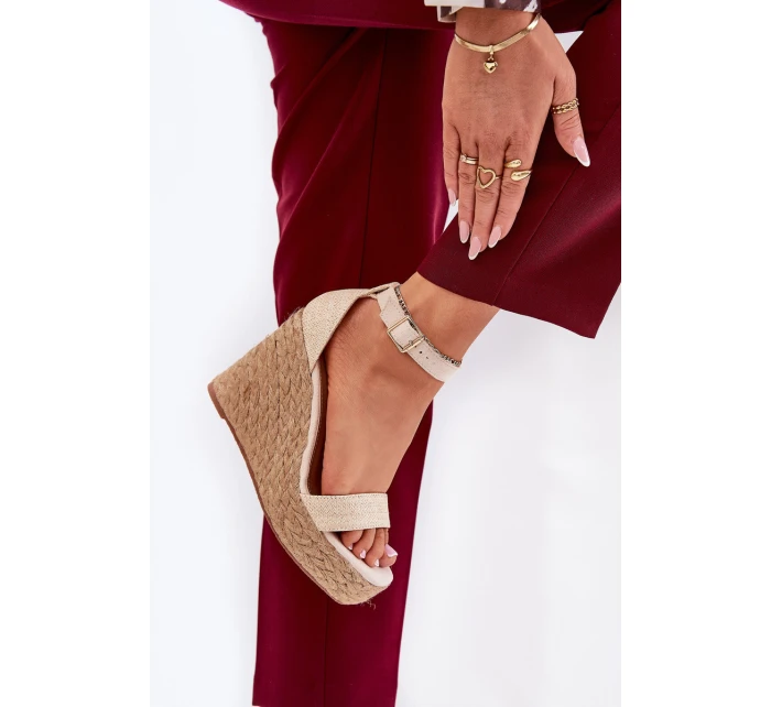 Dámské Sandály Na Klínu S Pletením Béžové model 21687930 - Boto Dámské Sandály Na Klínu S Pletením Béžové model 21687930 - Boto