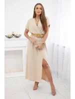 Dlhé šaty s ozdobným opaskom béžovej farby