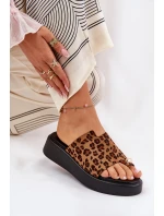 Dámské sandály na platformě a nízkém klínku s ozdobným detailem imitace leopardí kůže hnědé model 21688788 - Boto Dámské sandály na platformě a nízkém klínku s ozdobným detailem imitace leopardí kůže hnědé model 21688788 - Boto