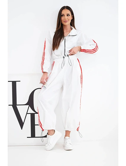 Dámský bavlněný komplet s oversized kalhotami a model 22294726 lampasy bílý - K-Fashion Dámský bavlněný komplet s oversized kalhotami a model 22294726 lampasy bílý - K-Fashion