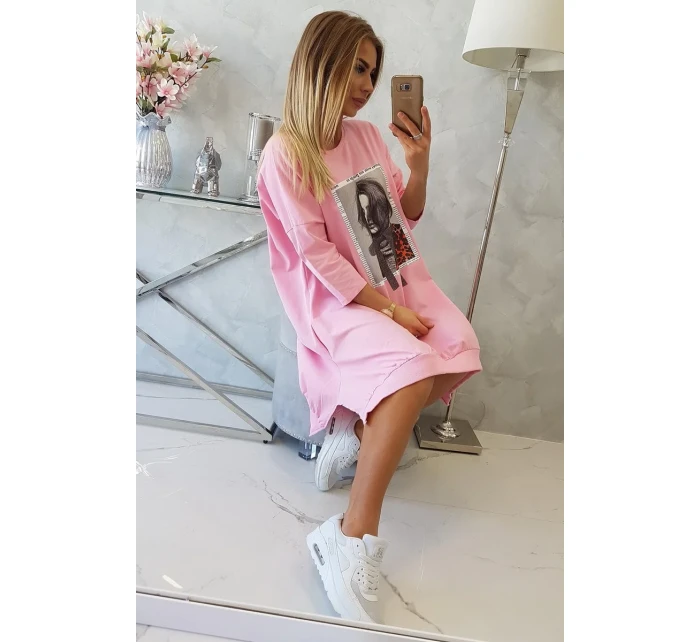 Šaty s potiskem a rozšířeným spodním dílem světle růžové Šaty s potiskem a rozšířeným spodním dílem světle růžové