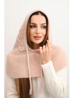 Dámská čepice s kapucí a pleteným vzorem bílá