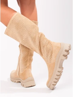 Módní dámské hnědé kozačky na plochém podpatku