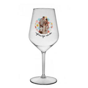 Personalizovaná nerozbitná sklenice s výřezem fotky na podkladu