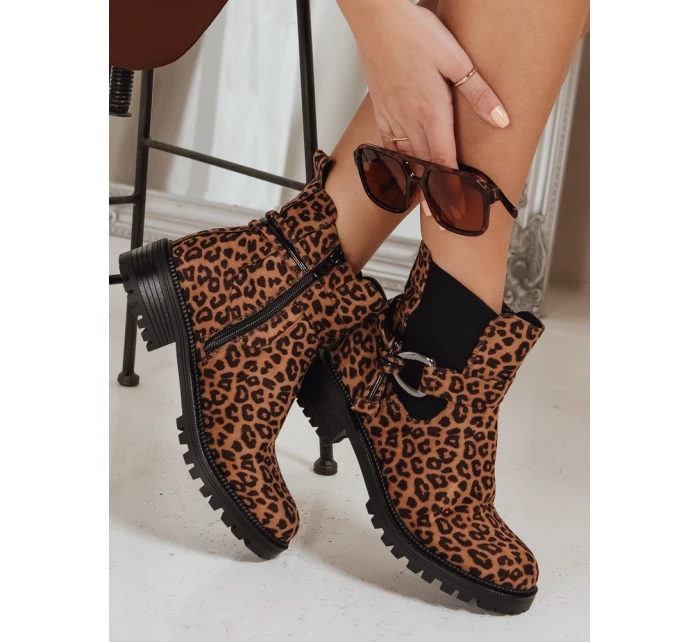 Dámské semišové kozačky s leopardím vzorem model 21994335 - Dstreet Dámské semišové kozačky s leopardím vzorem model 21994335 - Dstreet