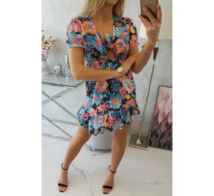 Kvetinové šaty s výstrihom do V čiernej