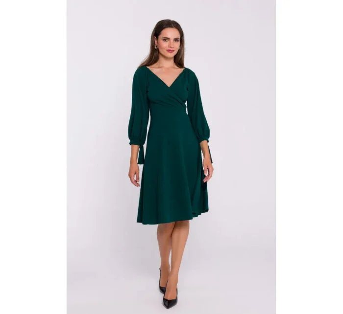 model 20531374 Šaty s rozšířenými rukávy zelené - STYLOVE