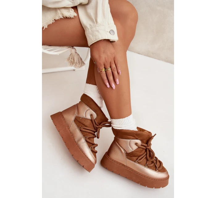 Nízké dámské sněhule s kožíškem a šněrováním Camel model 21705646 - Boto Nízké dámské sněhule s kožíškem a šněrováním Camel model 21705646 - Boto