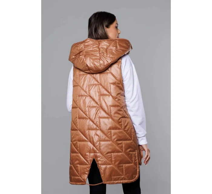 Prešívaná dámska vesta v karamelovej farbe (B8127-14)