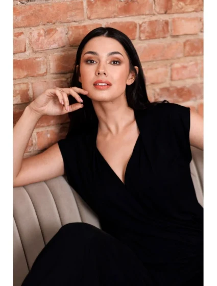 model 19670599 Viskózový zavinovací top s výstřihem do V černý - BeWear