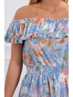 Kvetinové šaty s odhalenými ramenami v modrej farbe