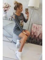 Šaty s potiskem model 18744178 v grafitové barvě - K-Fashion Šaty s potiskem model 18744178 v grafitové barvě - K-Fashion