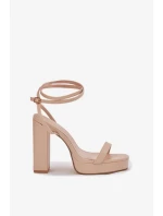Sandále na podpätku model 212820 Vykročte štýlovo