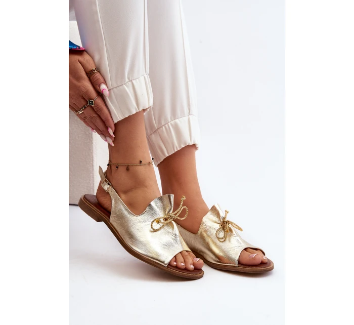 model 21646277 Kožené Ploché Sandály Zlaté - Zazoo