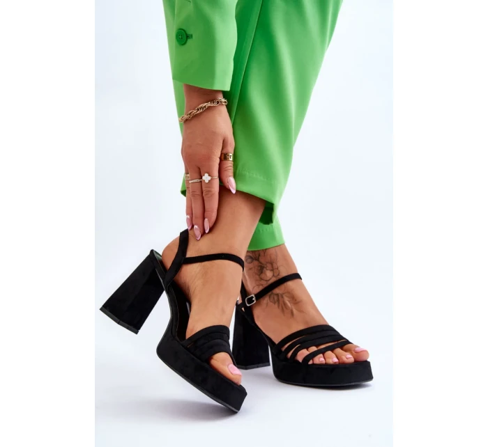 Sandále na podpätku model 179122 Vykročte štýlovo Sandále na podpätku model 179122 Vykročte štýlovo