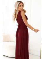 637-1 Dlhé večerné šaty s brokátovým akcentom a hlbokým výstrihom - bordové 637-1 Dlhé večerné šaty s brokátovým akcentom a hlbokým výstrihom - bordové