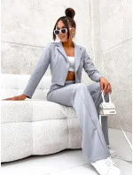 Šedá dámska súprava - krátke sako a široké nohavice (8263) Šedá dámska súprava - krátke sako a široké nohavice (8263)