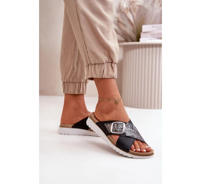 Pohodlné dámské pantofle s přezkou model 21667986 černé - Inblu