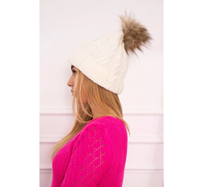 Fleecová kostkovaná čepice model 18750203 ecru - K-Fashion Fleecová kostkovaná čepice model 18750203 ecru - K-Fashion