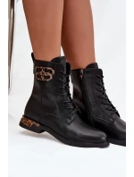 Kožené dámské kotníkové boty na plochém podpatku s ozdobou vyhřívané model 21712473 Černé - Artiker Kožené dámské kotníkové boty na plochém podpatku s ozdobou vyhřívané model 21712473 Černé - Artiker