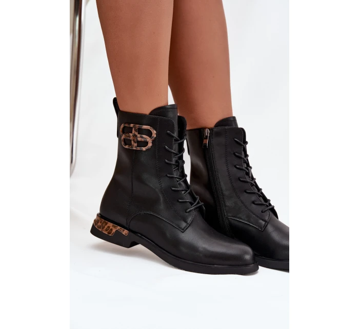 Kožené dámské kotníkové boty na plochém podpatku s ozdobou vyhřívané model 21712473 Černé - Artiker Kožené dámské kotníkové boty na plochém podpatku s ozdobou vyhřívané model 21712473 Černé - Artiker