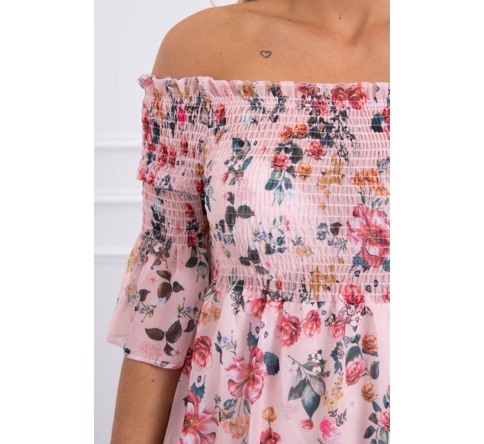 Šaty na rameno s kvetinovým vzorom púdrovo ružovej farby