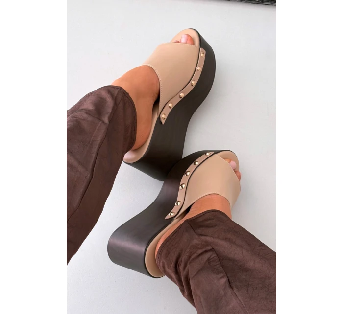 Dámské nazouváky na platformě s béžové model 21918817 - Boto