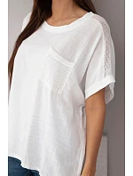 Dámská bavlněná oversize halenka s kapsou a model 22214673 bílá - K-Fashion