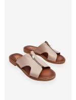 Damskie Klapki Z Ozdobnym Zamkiem Beżowe Lemar Clarence Damskie Klapki Z Ozdobnym Zamkiem Beżowe Lemar Clarence