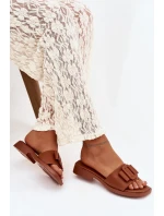 Dámské nazouváky na ploché podrážce s přezkou Camel model 21900536 - Boto Dámské nazouváky na ploché podrážce s přezkou Camel model 21900536 - Boto