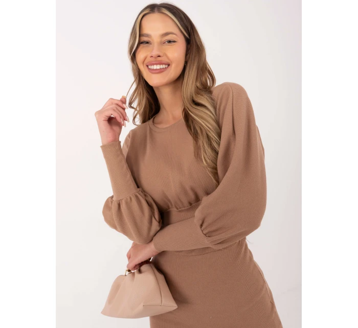 RUE PARIS Tmavě béžové model 15866597 šaty - FPrice