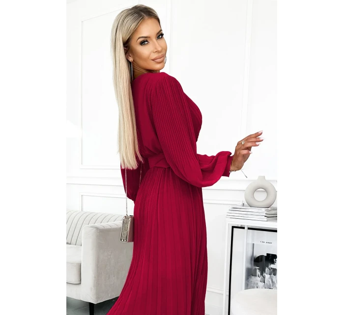 KLARA Dámské plisované šaty ve vínové bordó barvě s výstřihem a opaskem model 21109899 - numoco basic