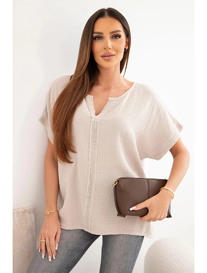 Dámská bavlněná oversize halenka s výstřihem do V a s krajkou béžová Dámská bavlněná oversize halenka s výstřihem do V a s krajkou béžová