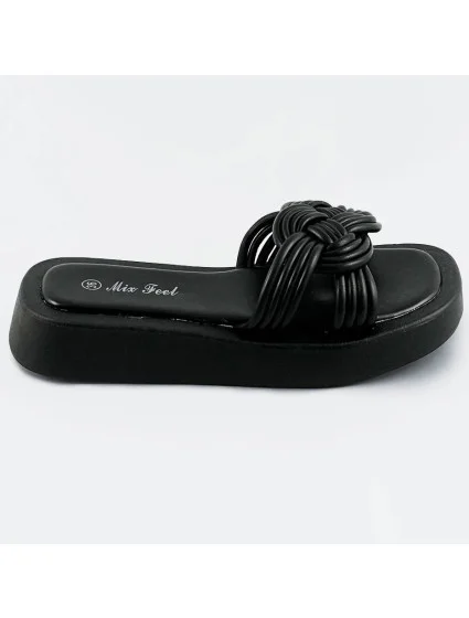 Černé dámské pantofle s podrážkou model 17356932 - Mix Feel