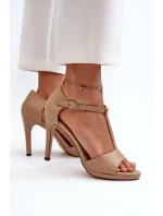 Dámské sandály na podpatku z ekokože béžové model 21658225 - VINCEZA Dámské sandály na podpatku z ekokože béžové model 21658225 - VINCEZA