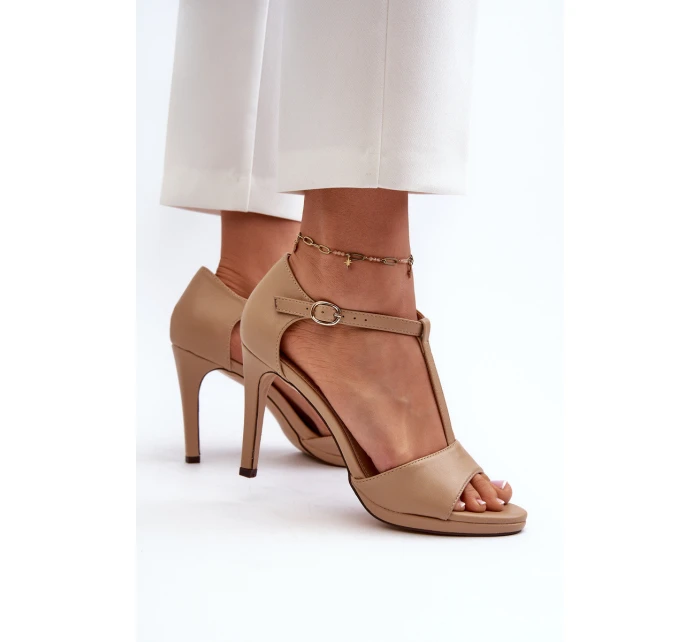 Dámské sandály na podpatku z ekokože béžové model 21658225 - VINCEZA Dámské sandály na podpatku z ekokože béžové model 21658225 - VINCEZA