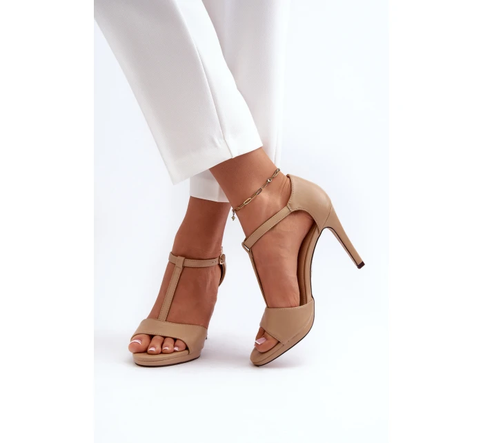 Dámské sandály na podpatku z ekokože béžové model 21658225 - VINCEZA Dámské sandály na podpatku z ekokože béžové model 21658225 - VINCEZA