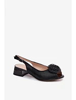 Kožené dámské sandály na podpatku s ozdobou model 22136706 Černé - D&A